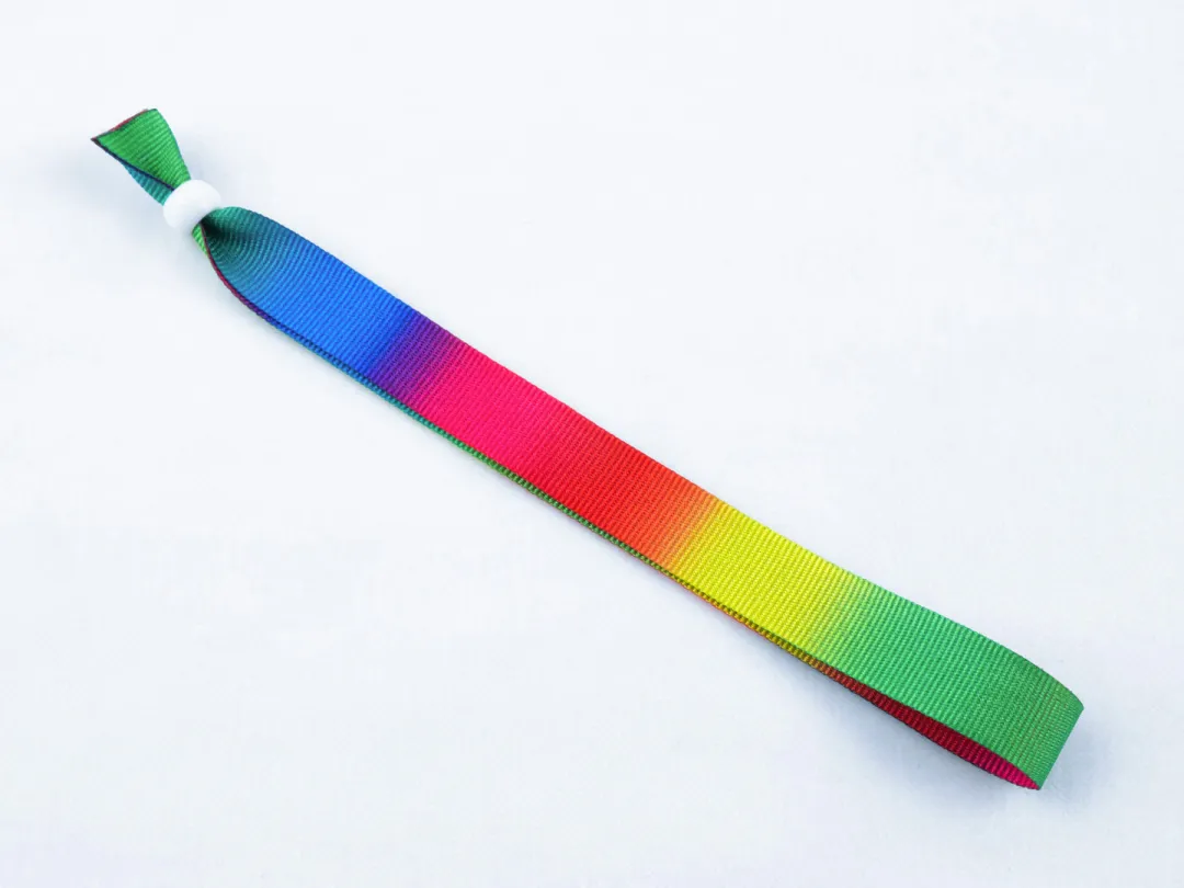 Pulseras de materiales reciclados y sostenibles para identificación y control de acceso