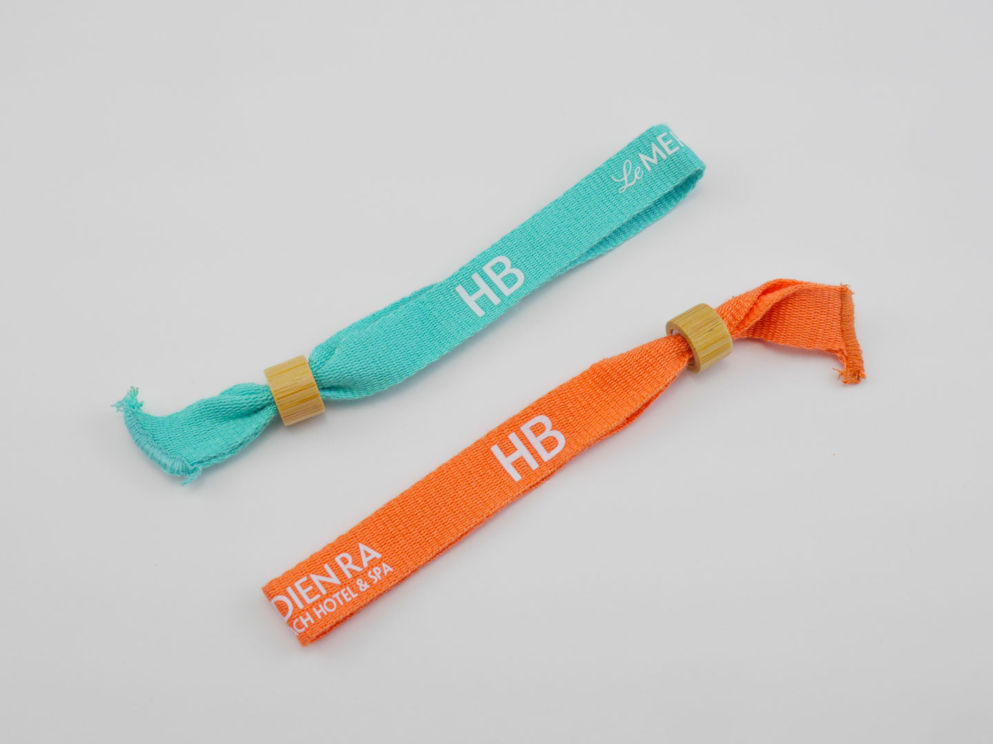 Pulseras de materiales reciclados y sostenibles para identificación y control de acceso