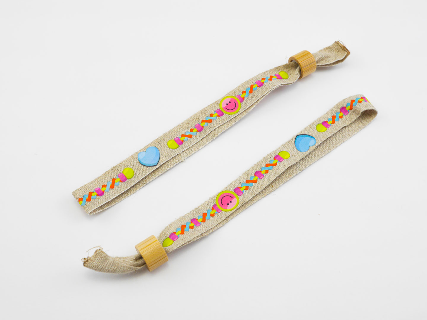 Pulseras de materiales reciclados y sostenibles para identificación y control de acceso